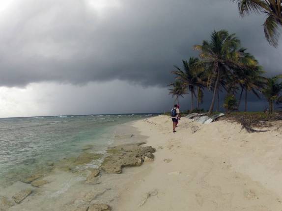 A tempestade se aproxima em uma das pequenas ilhas de Tobago Cays, no sul de São Vicente e Granadinas, no Caribe